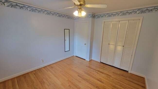 Building Photo - AVAILABLE NOW, $500 OFF FIRST FULL MONTH O...