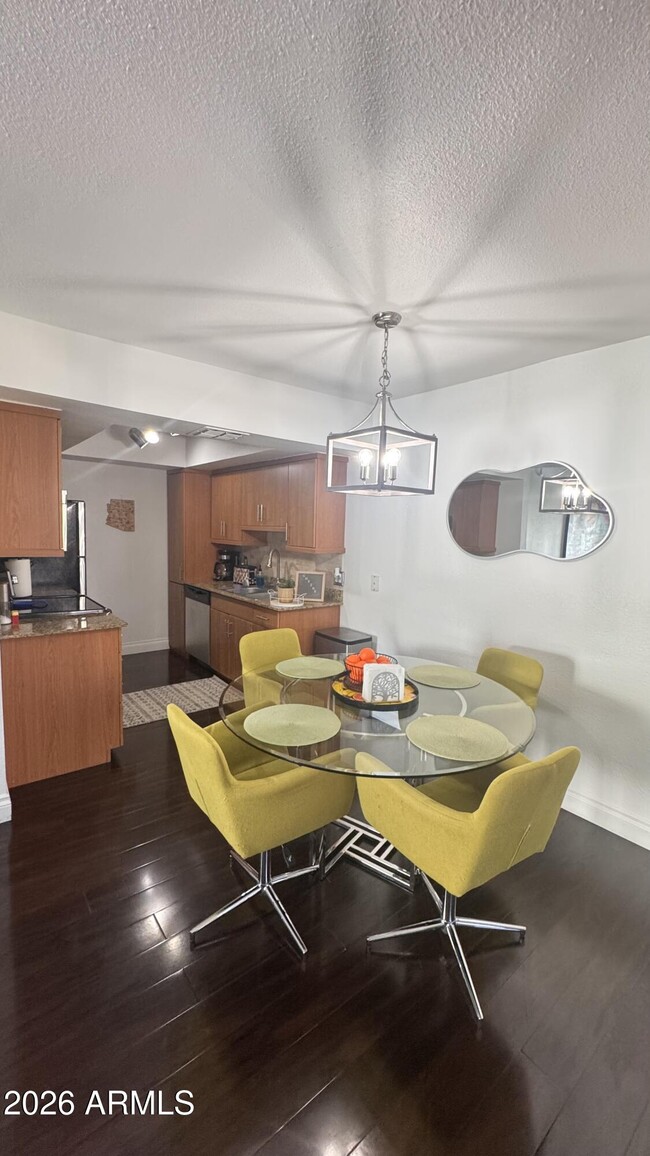 Building Photo - 7350 N Vía Paseo Del Sur