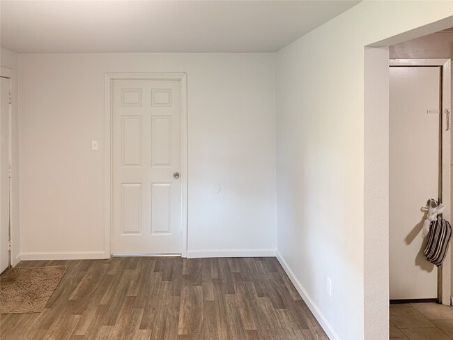 Building Photo - 4425 Harding Dr