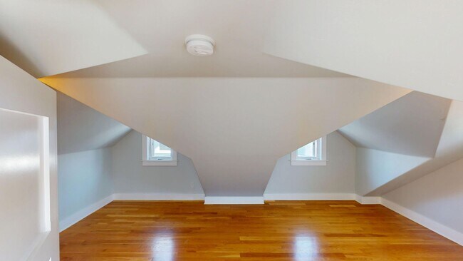 Building Photo - Spacious 4 Bed and 3 Bath Home in Coronado...