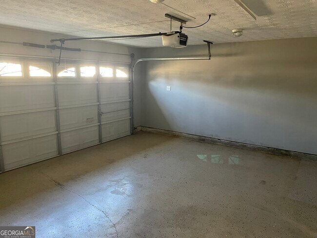 Building Photo - 30 Creek Bottom Dr