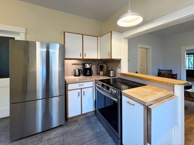 Building Photo - 346 N Grand St