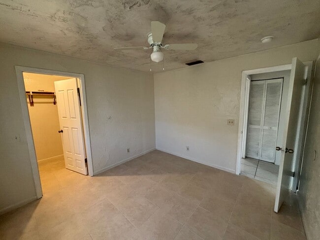 Building Photo - 4 Bedroom 1 1/2 Bathroom Single Family House