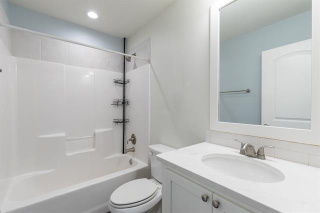 Building Photo - 246 Foxtrot Ln