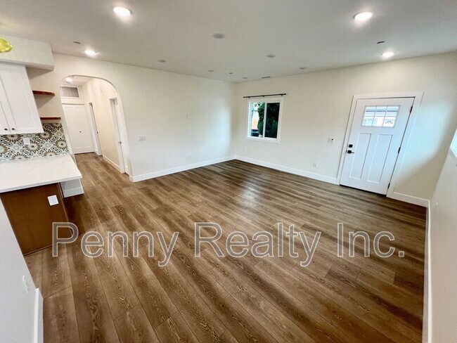 Building Photo - 669-2 Townsite Dr