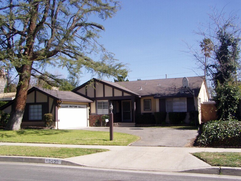 Building Photo - 8420 Casaba Ave
