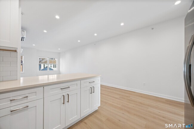 Building Photo - 29 Village Rd