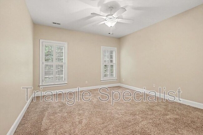 Building Photo - 6121 Carlyle Dr