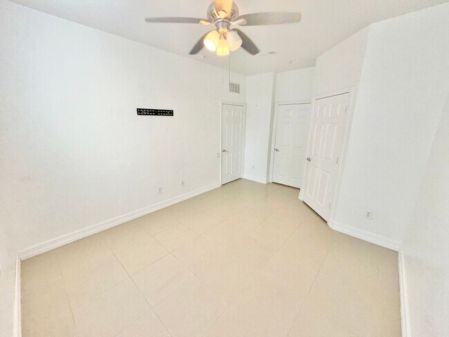 Building Photo - Orlando - 2 Bedroom, 2 Bathroom -  $1,695.00