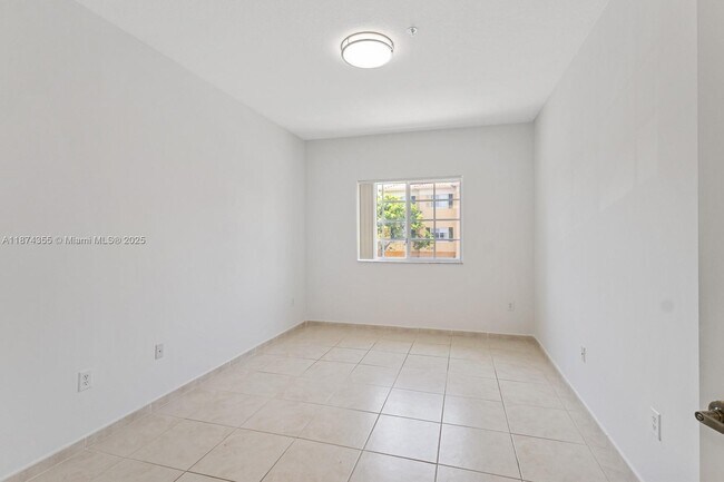 Building Photo - 7270 NW 114th Ave