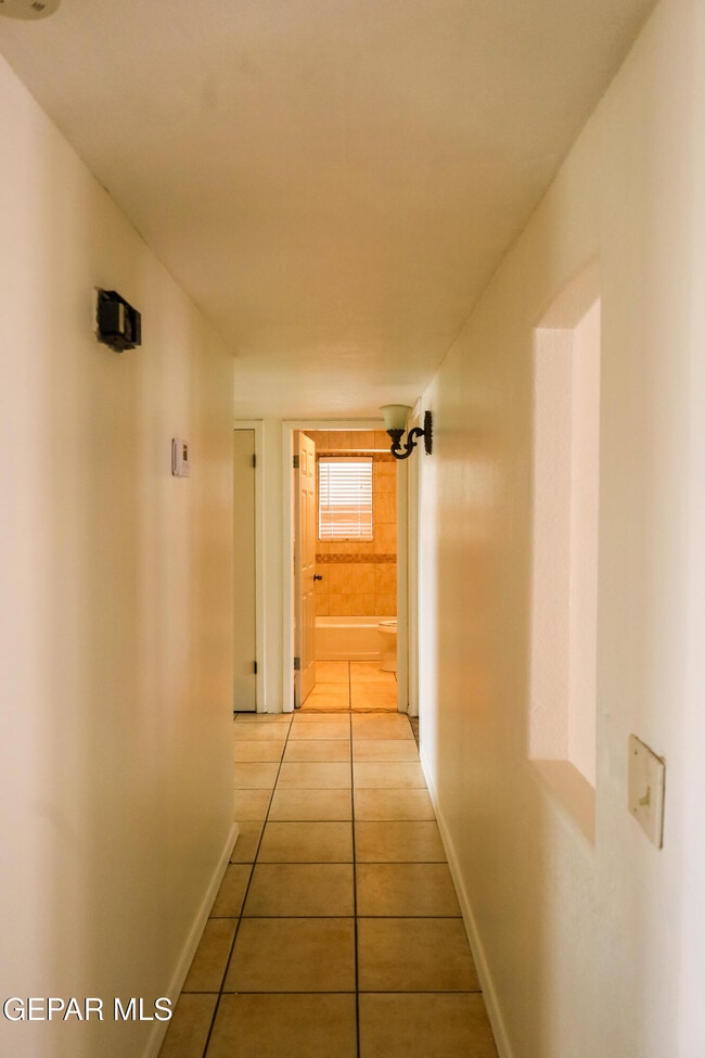 Building Photo - 5822 Beaumont Pl