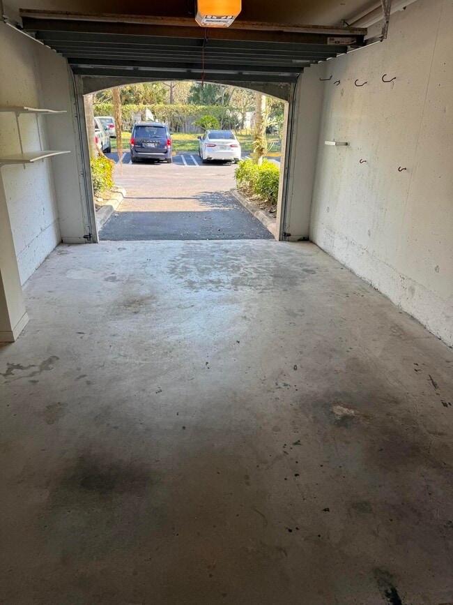 Building Photo - 500 Crestwood Ct S