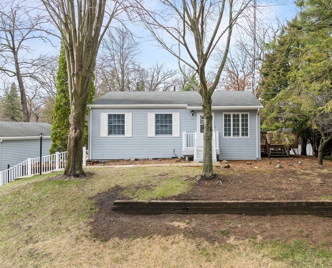 Building Photo - 438 Sylvan Dr