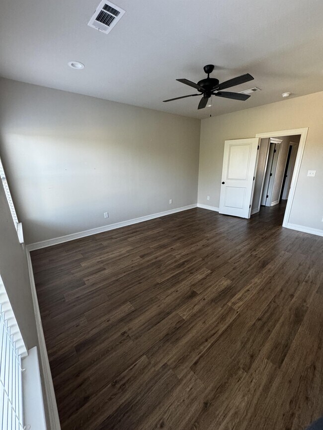 Building Photo - 5100 Westgate Ln