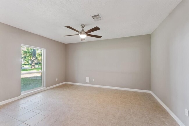 Building Photo - 11 Whittier Dr