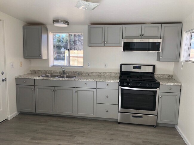 Building Photo - 5457-5457 San Anselmo Rd