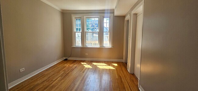 Building Photo - 3921 N Francisco Ave