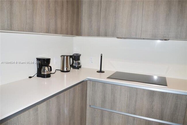 Building Photo - 17550 Collins Ave