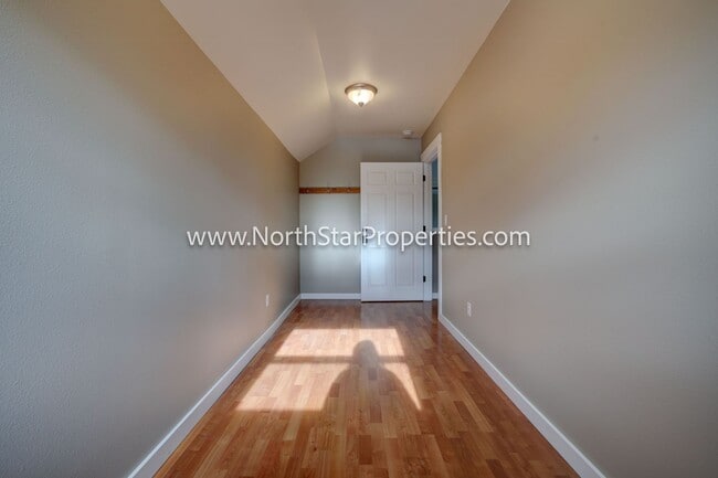 Building Photo - Beautiful Home On 10 Acres. Horse property