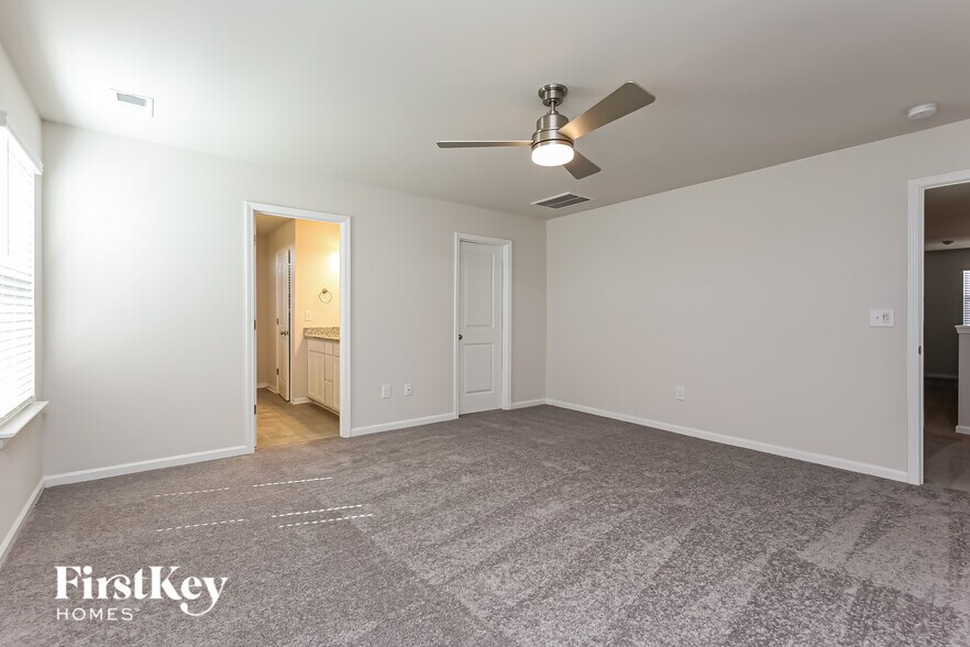 Building Photo - 903 Birchcrest Wy