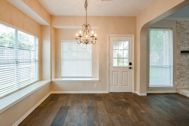 Building Photo - 241 Blue Hill Dr