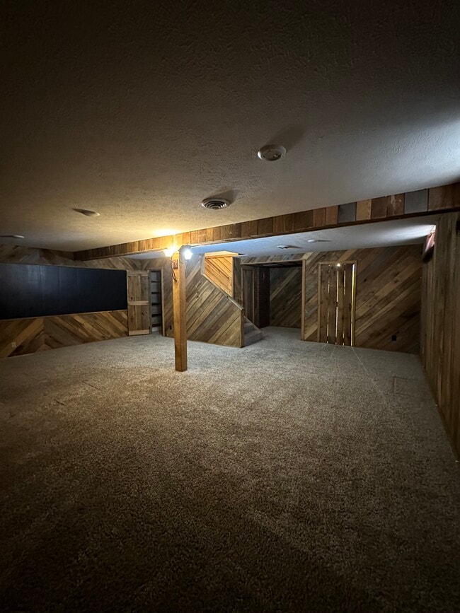 Building Photo - Deer Trail