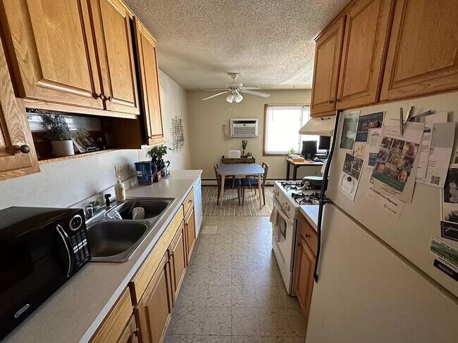 Building Photo - 2000 Sharon Ave SE