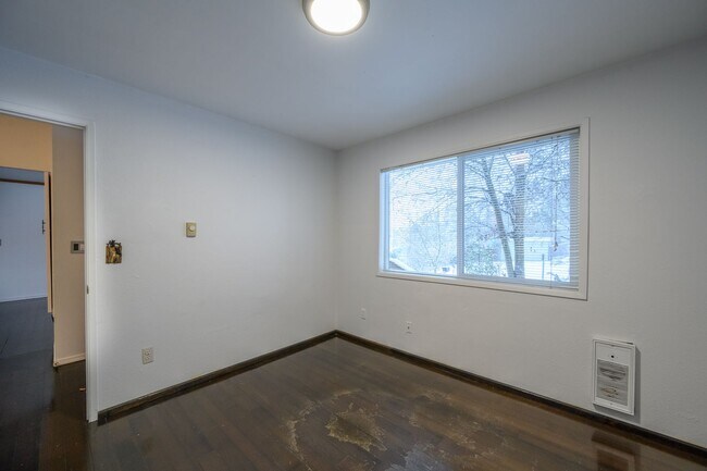 Building Photo - Spacious 4-Bedroom Contemporary Home with 1-Bedroom ADU