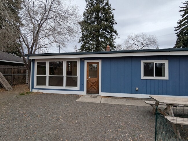 Building Photo - 455 NE Clay Ave