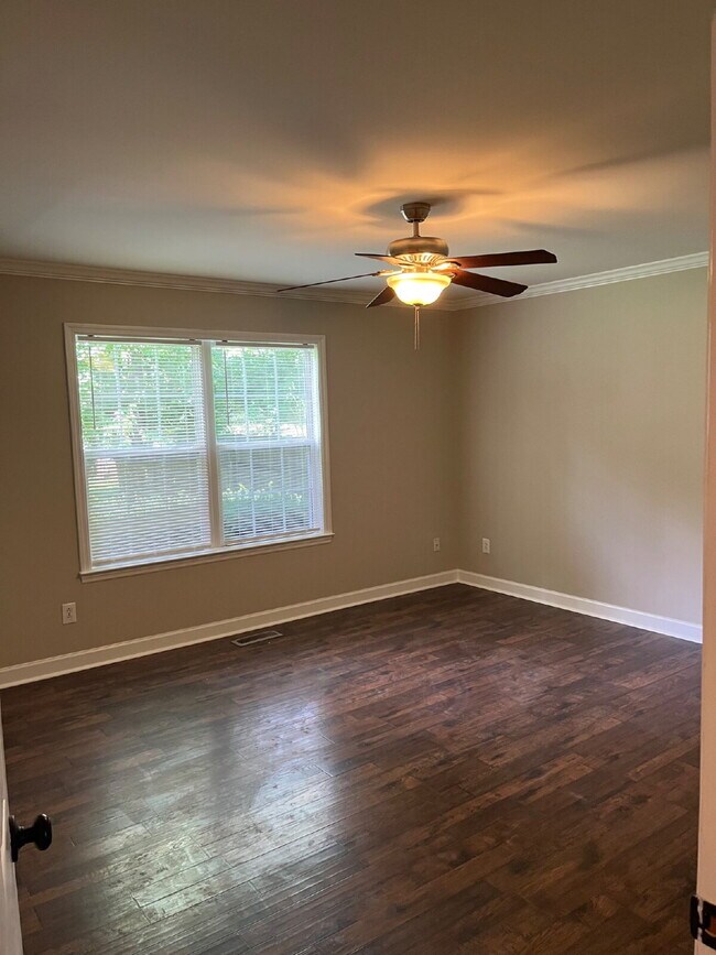 Building Photo - "Charming 3-Bedroom Home with 2 Full Baths in Beautiful Thompson's Station!" FENCED BACKYARD!