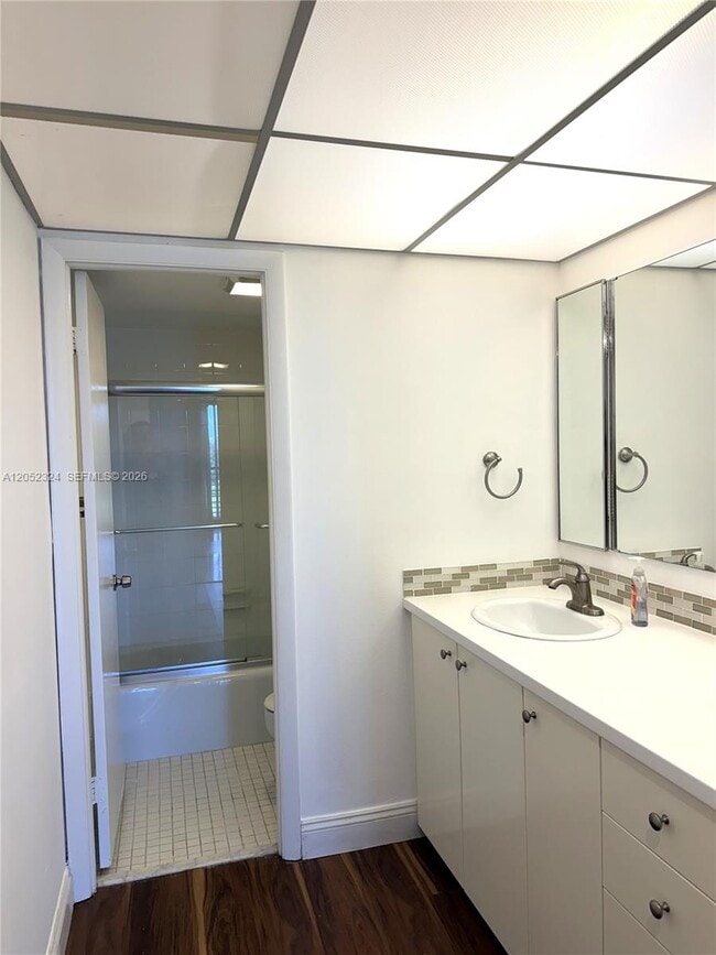 Building Photo - 3800 N Hills Dr