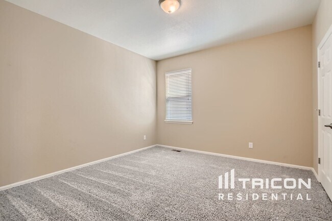 Building Photo - 4095 Eagle Ridge Way