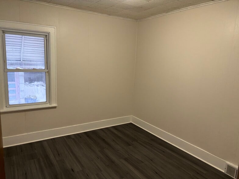 Building Photo - 70 Ivanhoe Rd