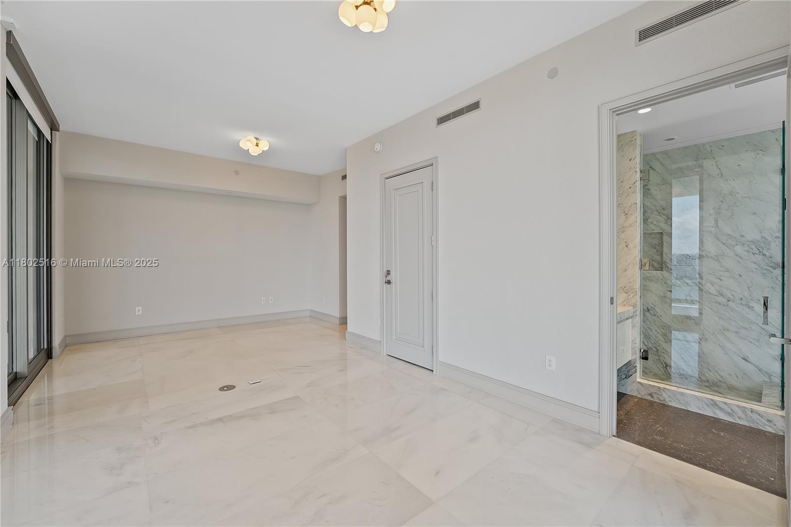 Building Photo - 17901 Collins Ave