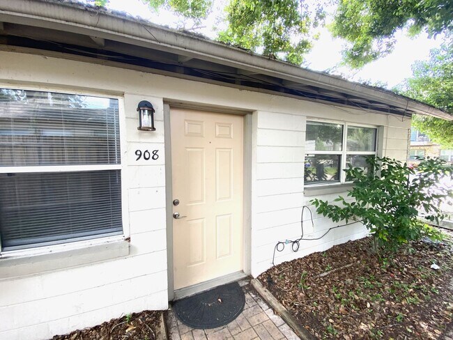 Building Photo - 908 SW 6th Ave