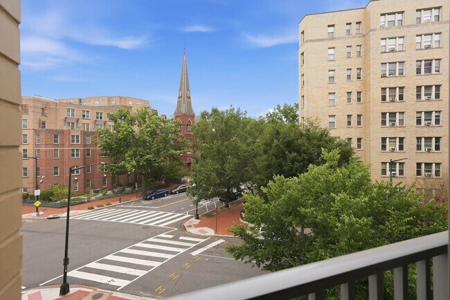 Building Photo - 1239 Vermont Ave NW