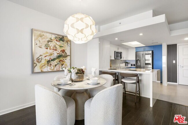 Building Photo - 13700 Marina Pointe Dr