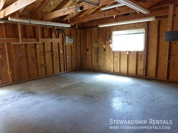 Building Photo - 11109 SE 52nd Ave