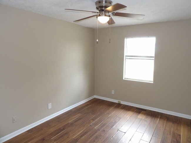 Building Photo - 468 Schenkel Ln