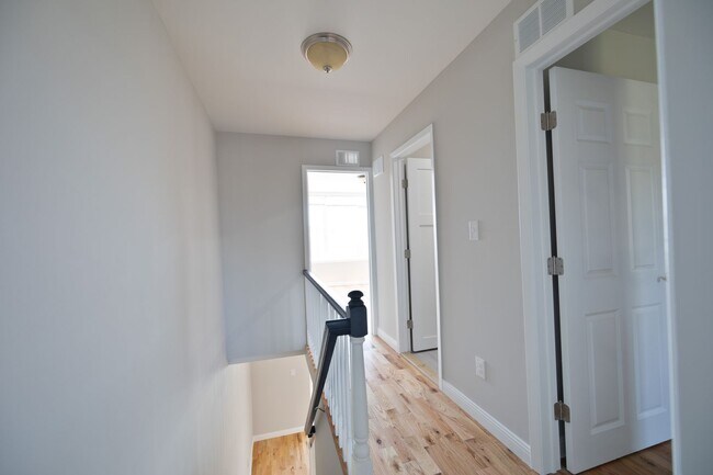Building Photo - ???Completely Renovated 3 Bedroom 1.5 Bath...