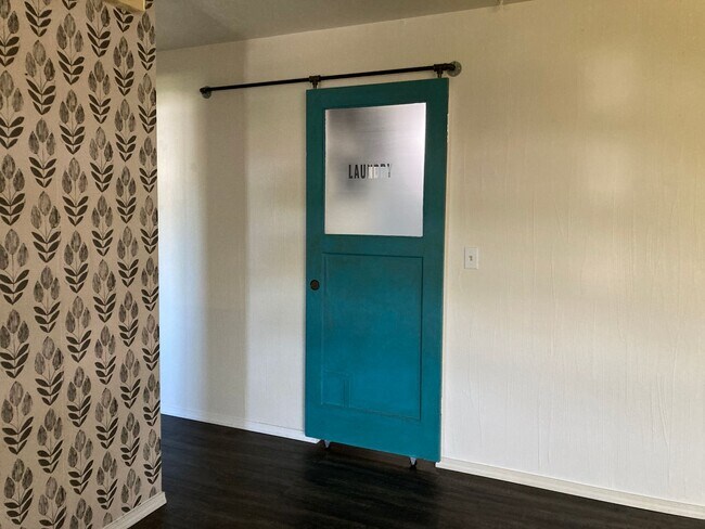 Building Photo - Kennewick Location w/a Country Flare!