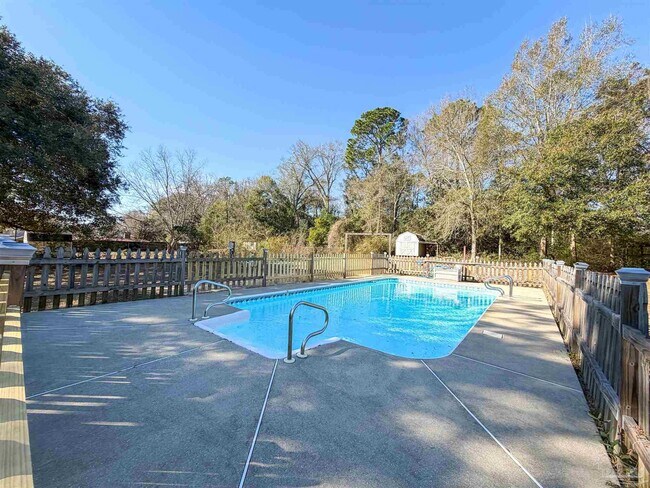 Building Photo - 1965 Brentco Rd