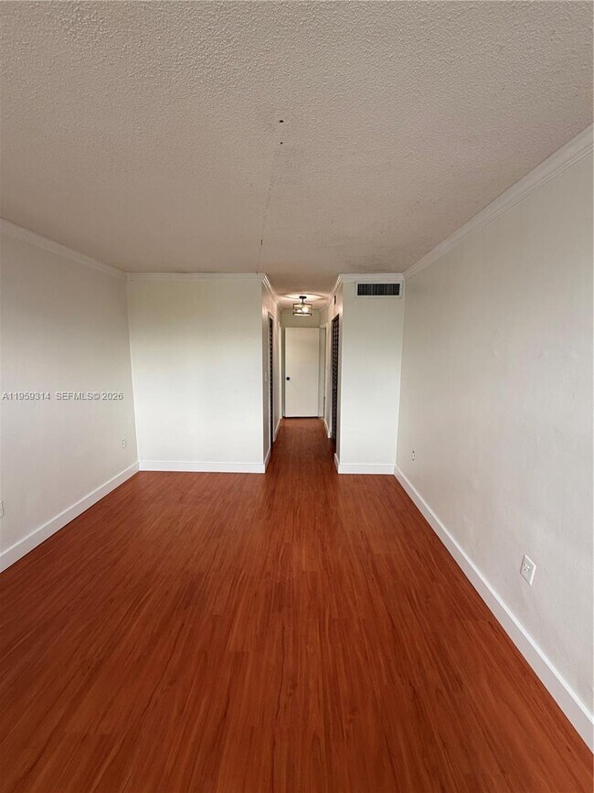 Building Photo - 1351 NE 191st St