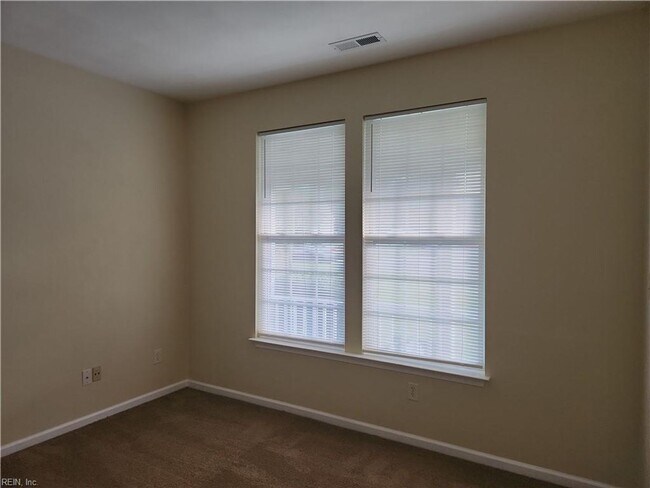 Building Photo - RENTAL