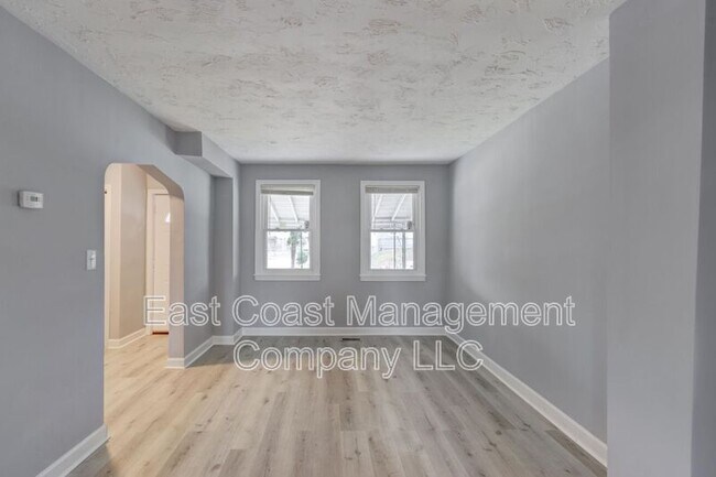 Building Photo - 4909 Edgemere Ave