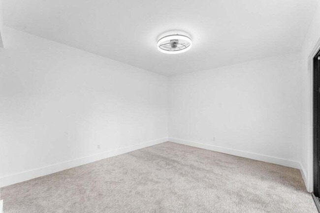 Building Photo - 3007 San Clara Dr