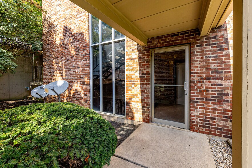 Building Photo - 3069 Alpine Ter