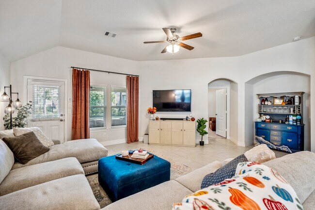 Building Photo - 40527 Goldeneye Pl