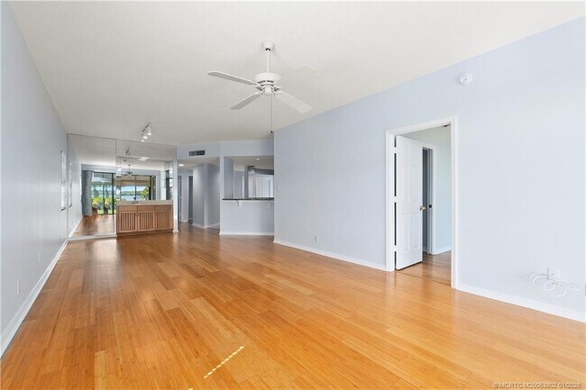 Building Photo - 6122 SE Landing Way