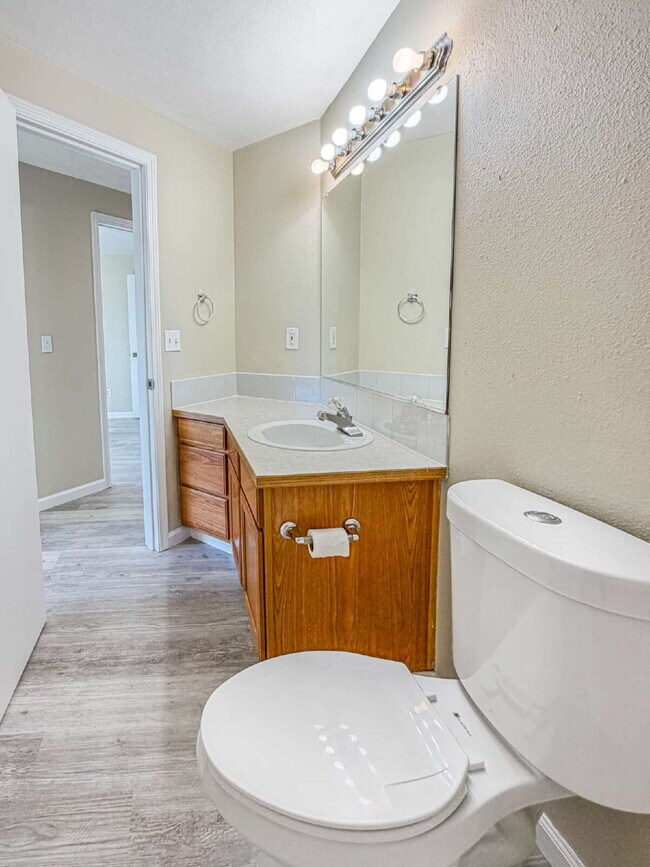 Building Photo - Spacious 3-bedroom Duplex in Wilkes Neighborhood